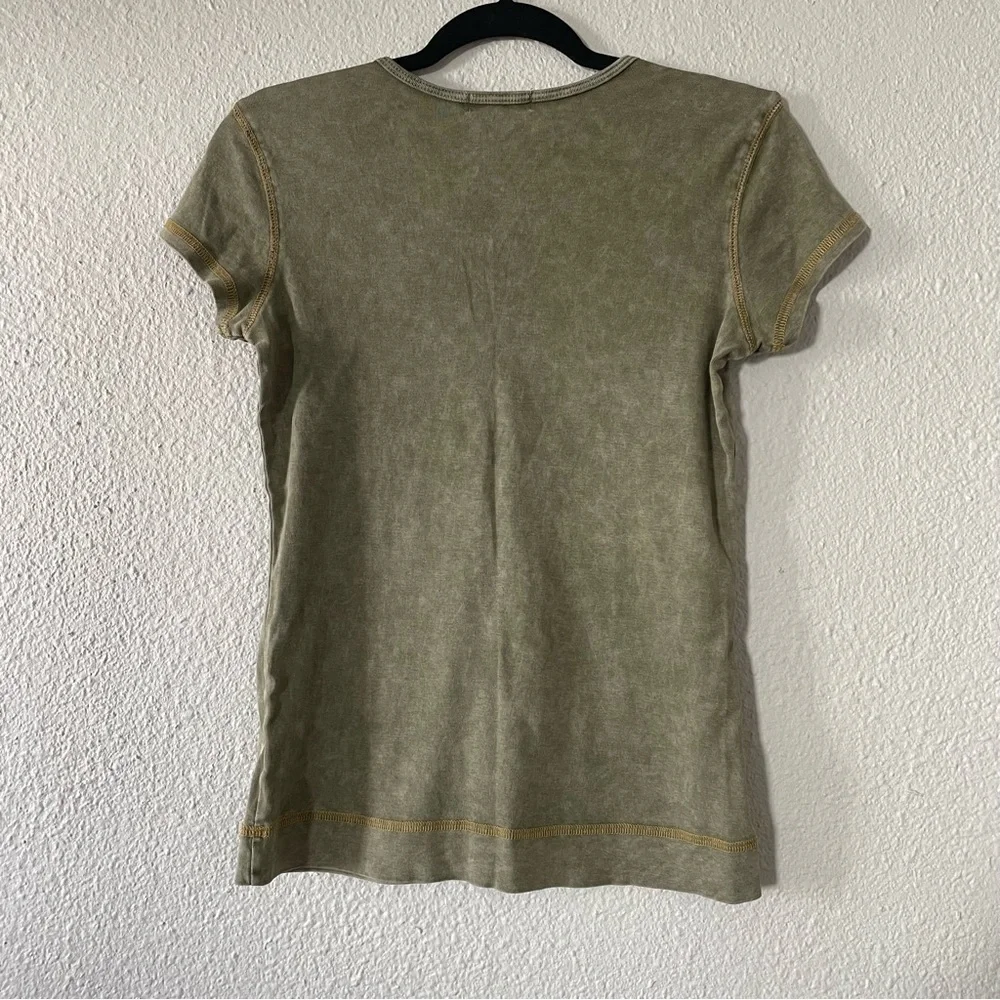 One World Graphic Fitted Shirt Women’s L Green Faded Retro Y2K Grunge 2000s - Picture 8 of 13